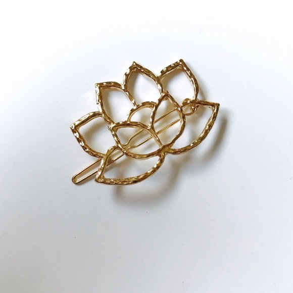 Sacred Lotus Minimalist Hair Clip - Picture 2 of 6